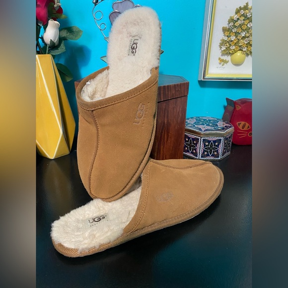 UGG sz 42 chestnut / Tan Shearling scuff Slippers men’s 9.5, women’s 11 - Picture 1 of 6